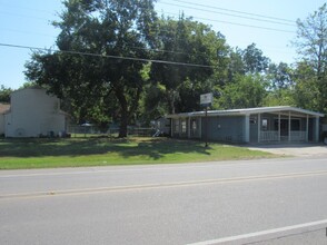 1802 N Center St, Bonham, TX for rent Primary Photo- Image 1 of 2