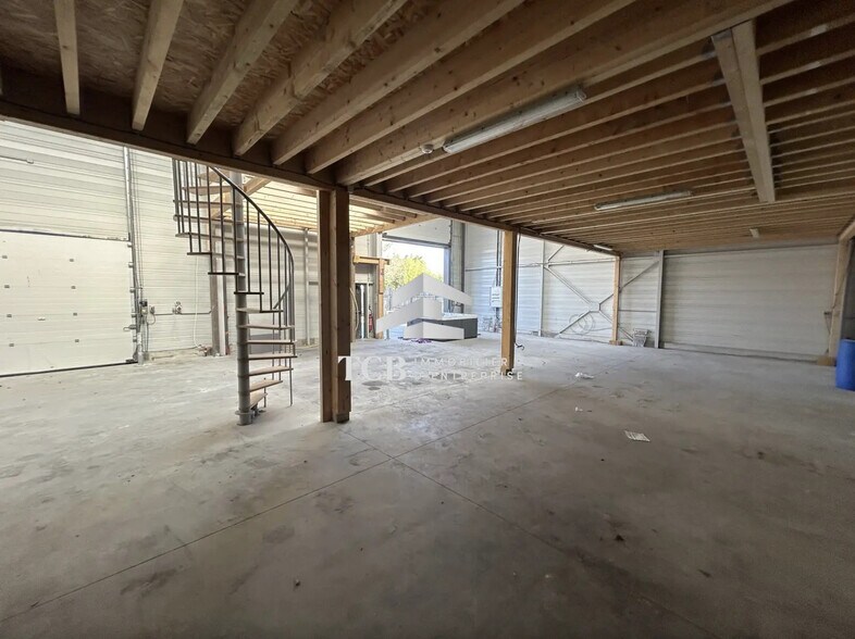 Light Industrial in Les Sorinières to rent - Interior Photo - Image 3 of 6