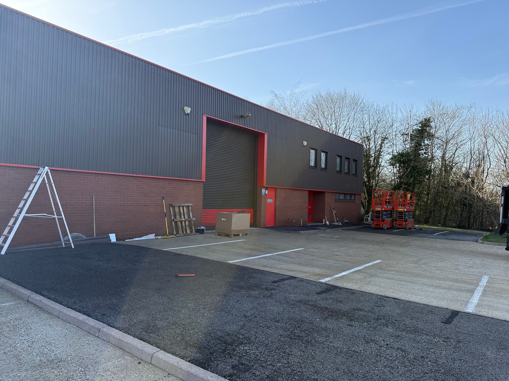 Units 23,24 & 25 Lawson Hunt Industrial Park, Horsham to rent Building Photo- Image 1 of 6
