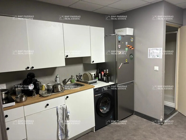 Light Industrial in Bordeaux to rent - Building Photo - Image 3 of 10