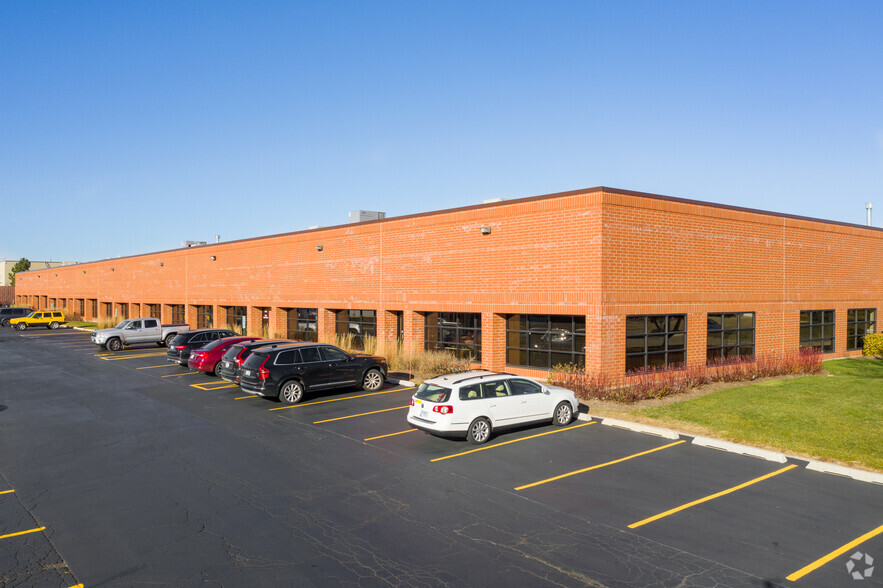 940-972 Northpoint Blvd, Waukegan, IL for rent - Building Photo - Image 1 of 6