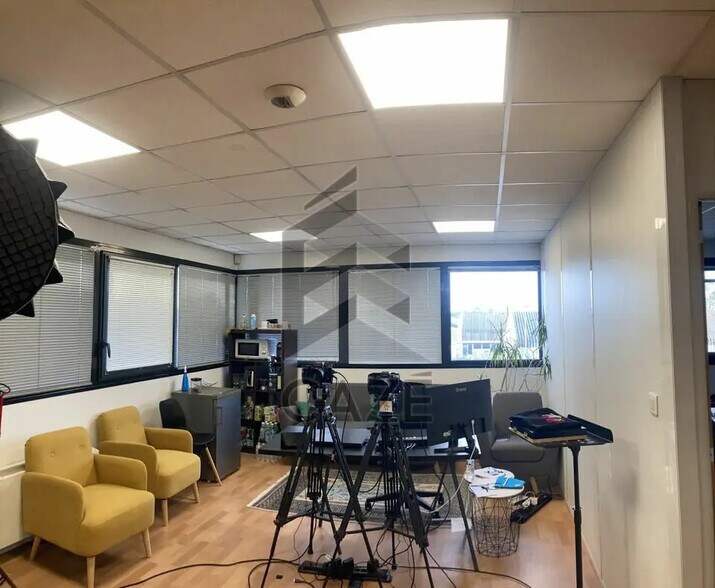 Office in Canéjan to rent - Interior Photo - Image 3 of 3