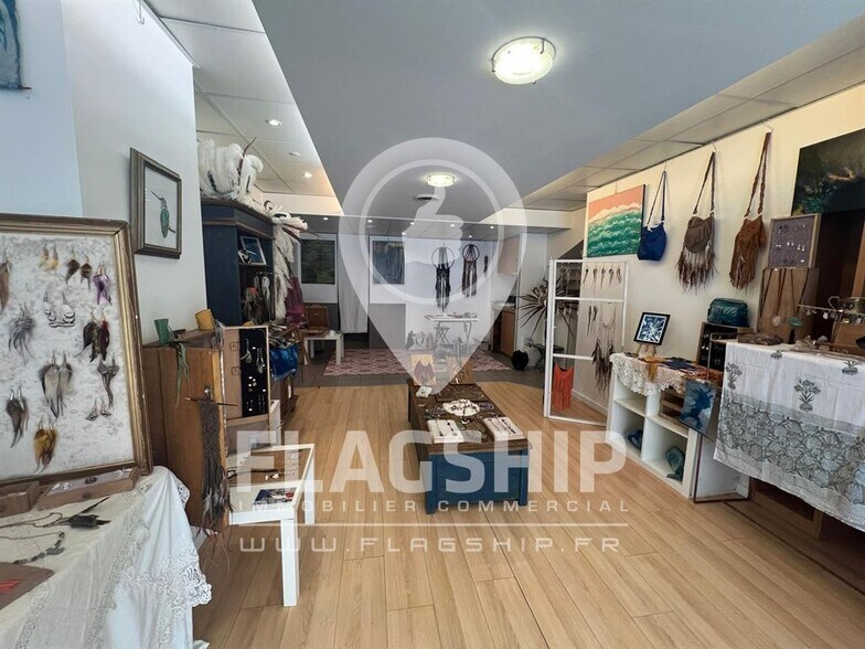 Retail in Suresnes to rent - Interior Photo - Image 3 of 7