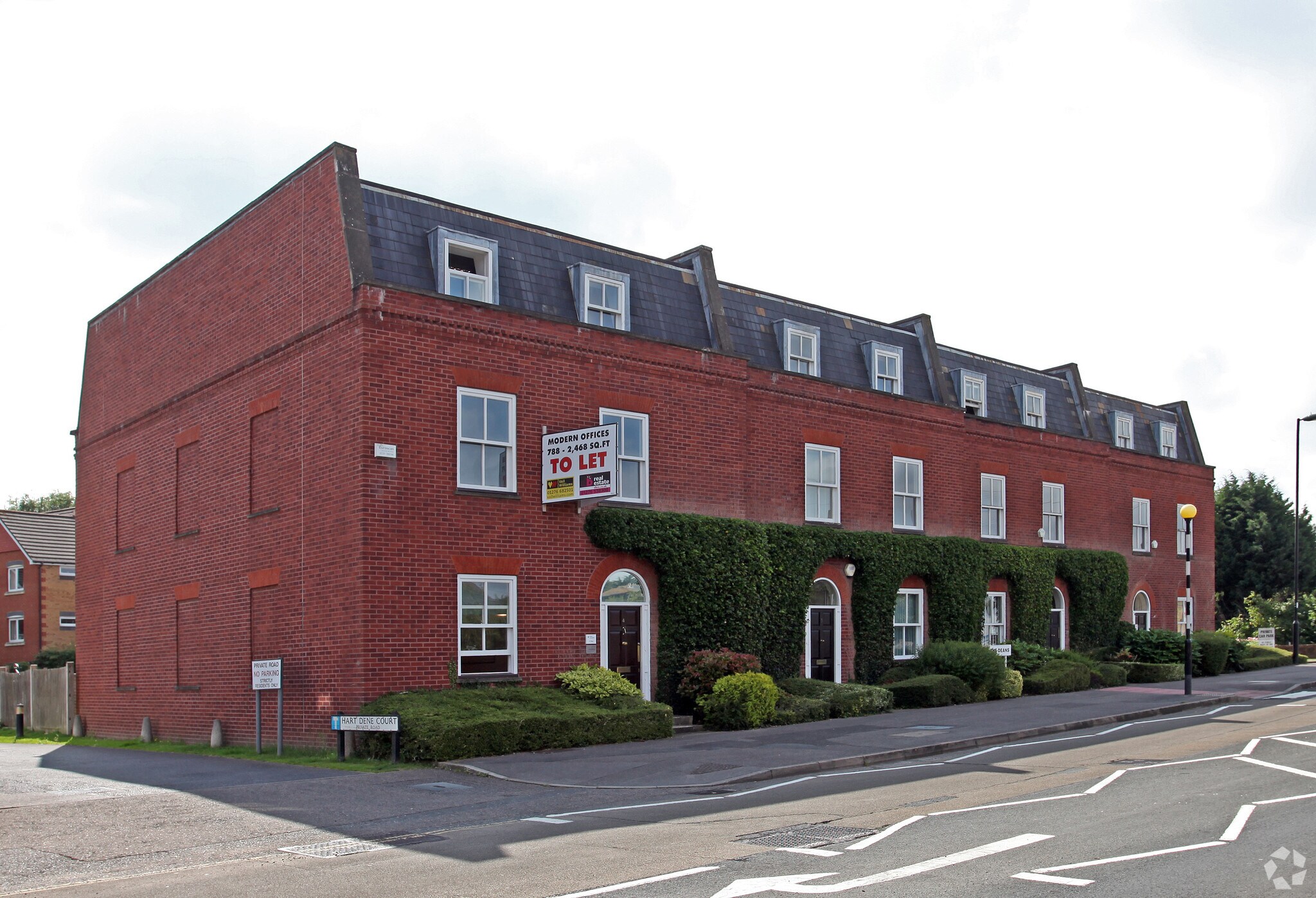 1-4 Bridge Rd, Bagshot for sale Primary Photo- Image 1 of 1