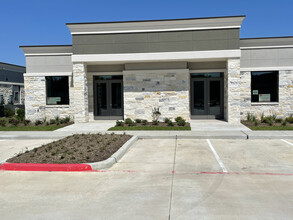 3129 Kingsley Dr, Pearland, TX for rent Building Photo- Image 1 of 40