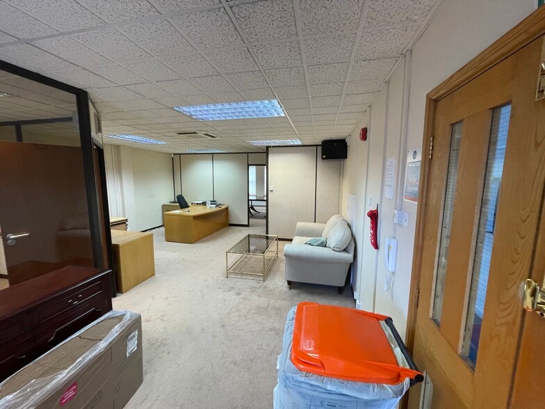 Brown St, Salisbury to rent - Building Photo - Image 3 of 3