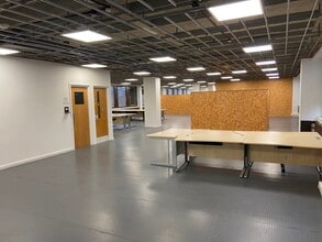 40 Cumberland Rd, London to rent Interior Photo- Image 1 of 14