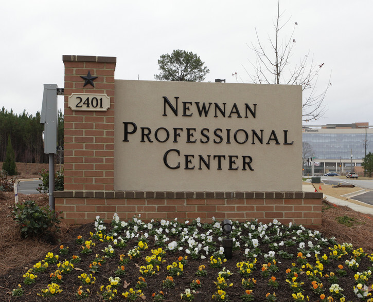 2401 Newnan Crossing Blvd, Newnan, GA for rent - Building Photo - Image 2 of 4