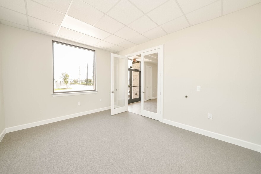 5501 Cabrera dr, Sugar Land, TX to rent - Interior Photo - Image 3 of 8