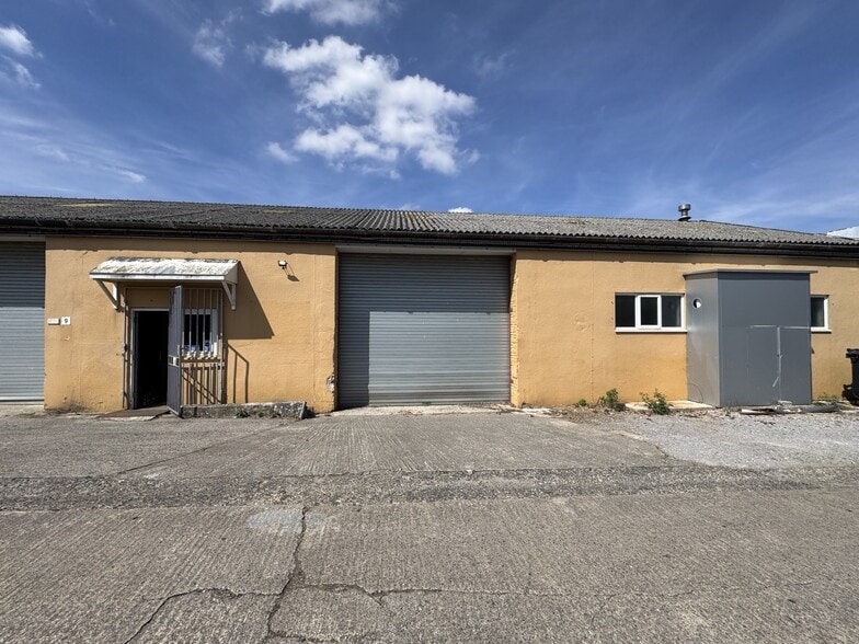 Suprema Ave, Edington to rent - Building Photo - Image 2 of 9