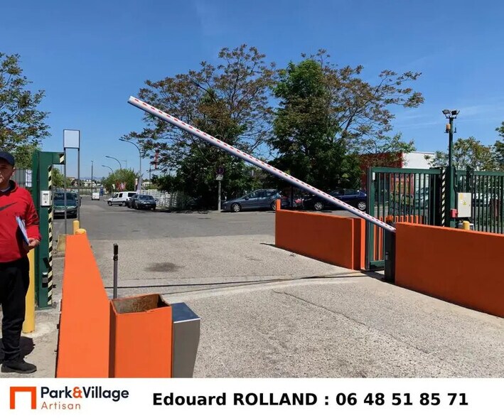Industrial in Rillieux-la-Pape to rent - Building Photo - Image 3 of 4