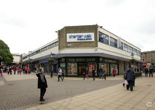 Market Promenade, Burnley for rent Building Photo- Image 1 of 4