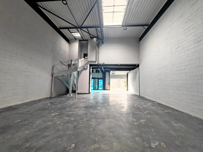 Vente Entrepôt 239 m²