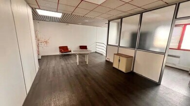 Light Industrial in Le Blanc-Mesnil to rent Interior Photo- Image 2 of 5