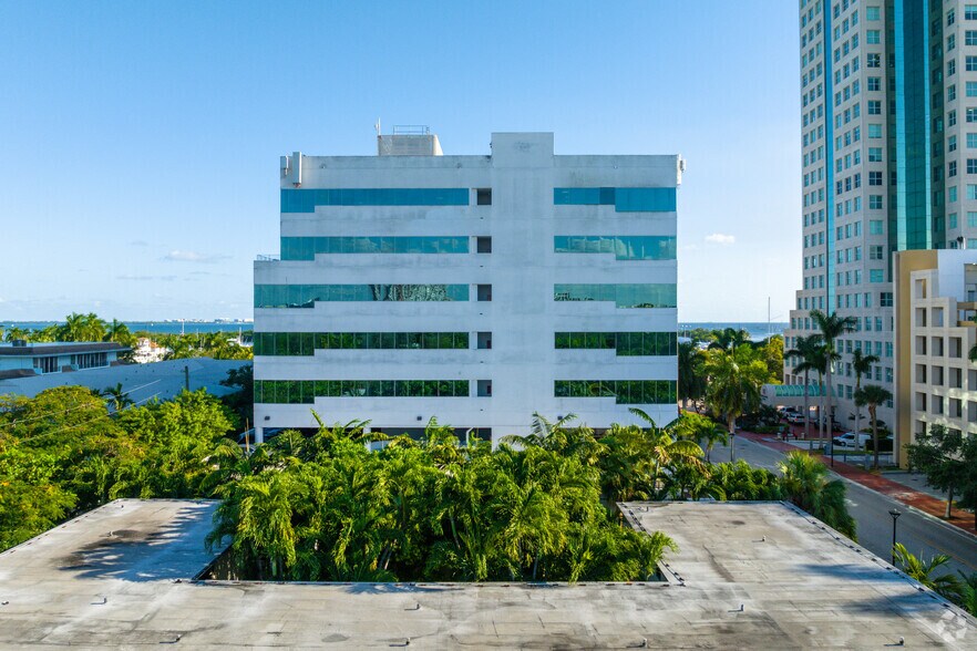 3225 Aviation Ave, Coconut Grove, FL for rent - Building Photo - Image 2 of 5