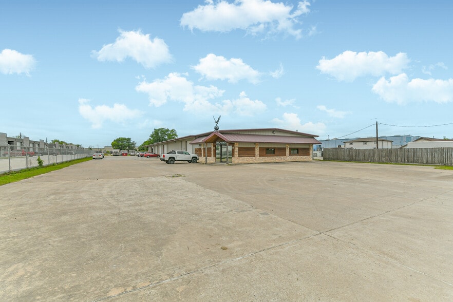 7449 Wright Rd, Houston, TX for sale - Building Photo - Image 2 of 49
