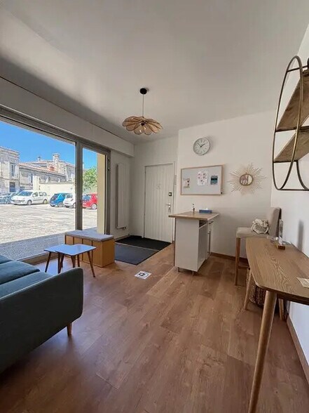 Retail in Bordeaux to rent - Interior Photo - Image 2 of 4