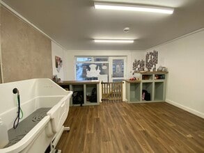 198-202 Church Rd, Kessingland to rent Interior Photo- Image 2 of 3