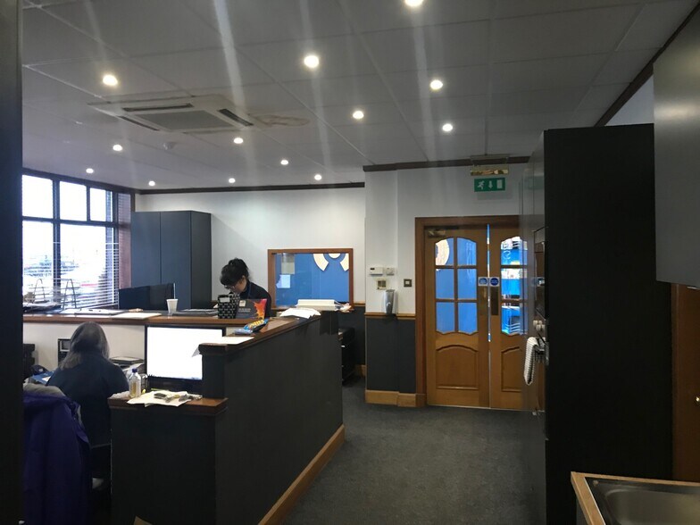 14 Cartside Av, Inchinnan to rent - Building Photo - Image 2 of 8