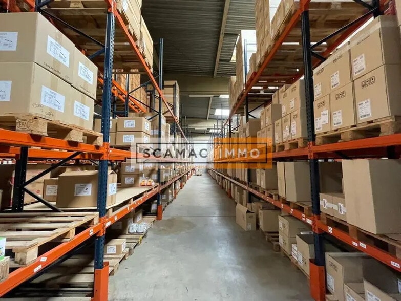 Industrial in L'HAY-LES-ROSES to rent - Building Photo - Image 3 of 4