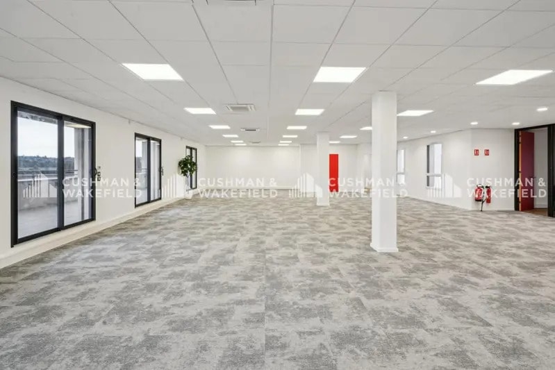 5-7 Chemin Du Tronchon, Dardilly to rent Building Photo- Image 1 of 15