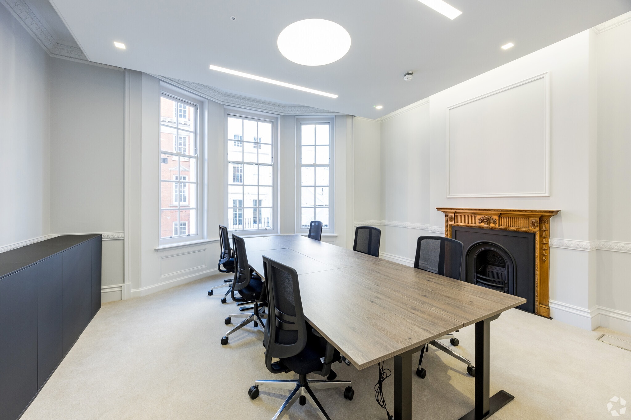 56 Grosvenor St, London to rent Interior Photo- Image 1 of 4