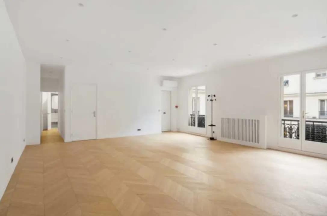 Office in Paris for sale Building Photo- Image 1 of 5