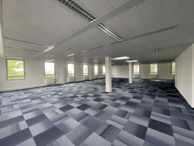 11 Rue Pascal, Bron to rent - Interior Photo - Image 1 of 9
