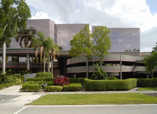 2200 NW Corporate Blvd, Boca Raton, FL for rent - Building Photo - Image 3 of 8