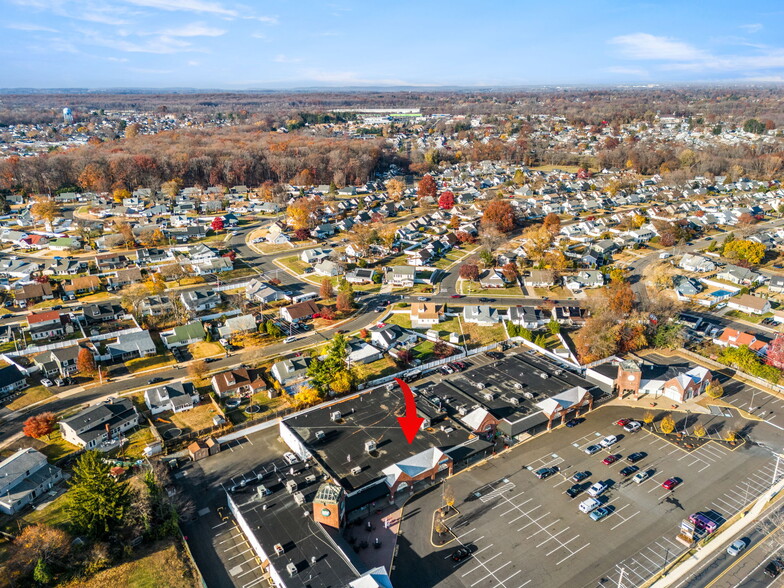 8919 New Falls Rd, Levittown, PA for rent - Building Photo - Image 3 of 11