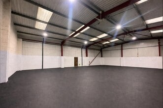 Waterside Rd, Rossendale to rent Interior Photo- Image 2 of 5