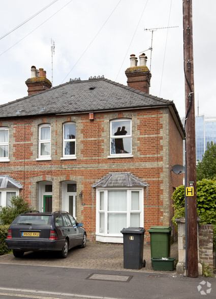 11 Chequers Rd, Basingstoke for sale - Primary Photo - Image 1 of 1