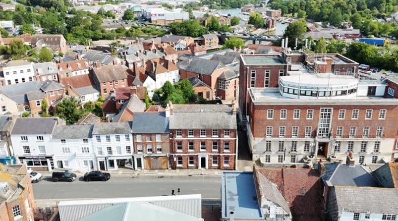 147 High St, Newport to rent - Building Photo - Image 2 of 4