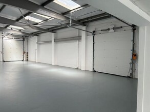 7 Mound Rd, Feltham to rent Interior Photo- Image 2 of 2