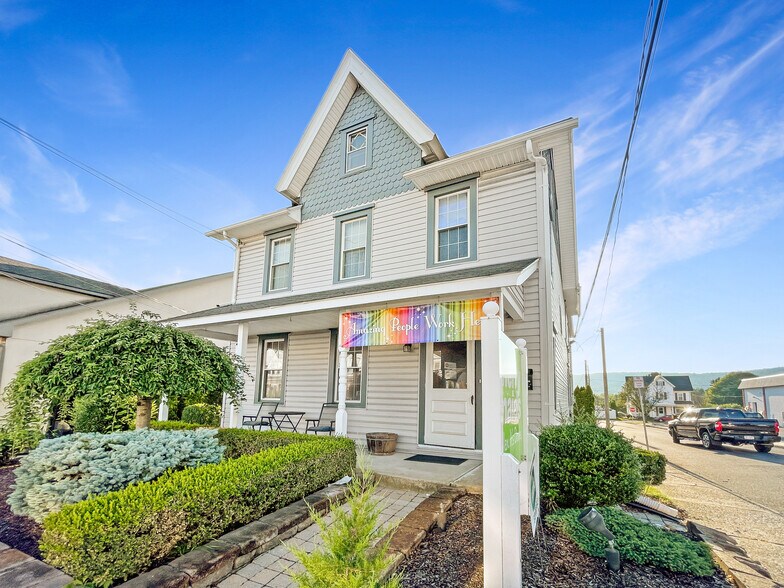 1322 Main St, Hellertown 18055 UK