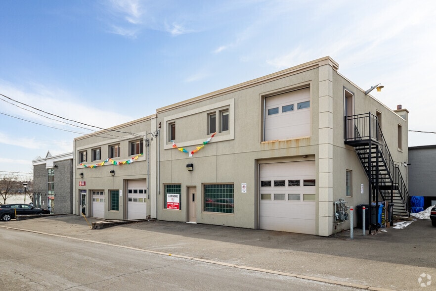 37 Rue Sainte-Anne, Ste-Anne-de-Bellevue, QC for sale - Building Photo - Image 2 of 18