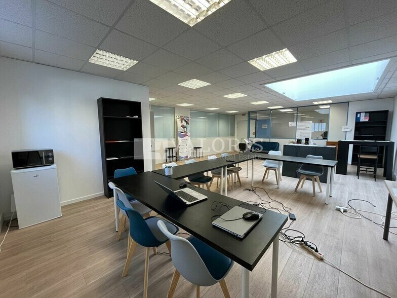 Office in Marseille to rent - Interior Photo - Image 3 of 13