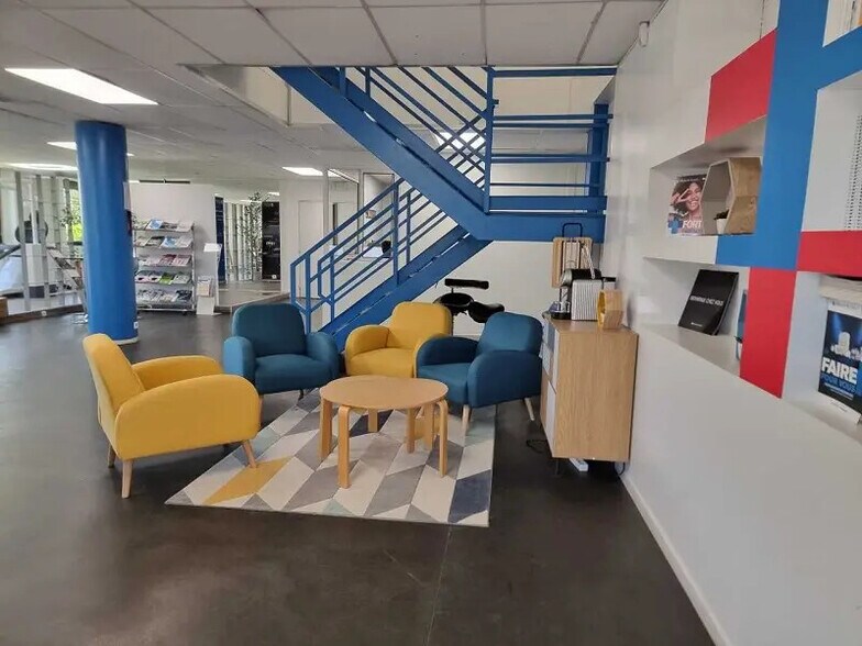 Light Industrial in Toulouse to rent - Lobby - Image 1 of 9