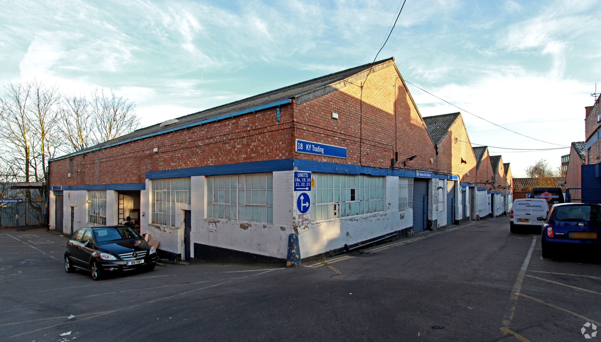 Oxgate Ln, London to rent Primary Photo- Image 1 of 3
