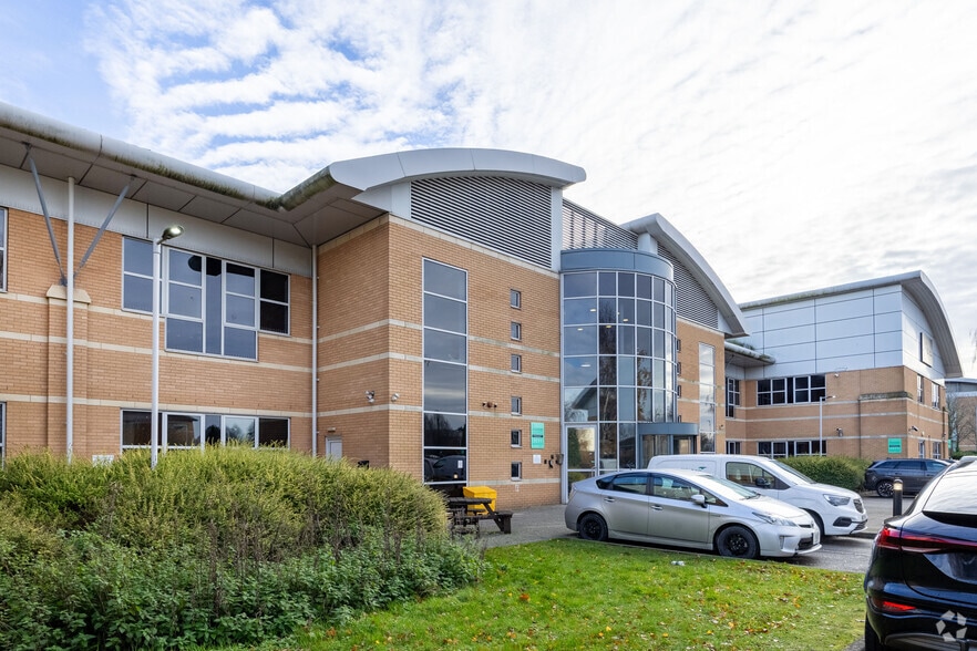 Herald Way, Castle Donington to rent - Building Photo - Image 2 of 14