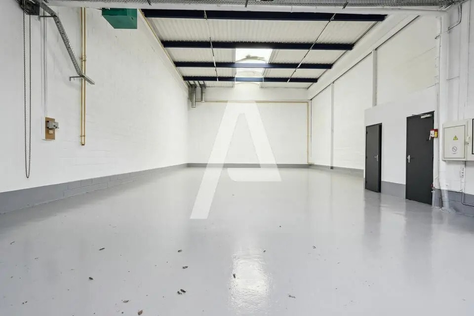Light Industrial in Bonneuil-sur-Marne to rent Interior Photo- Image 1 of 9