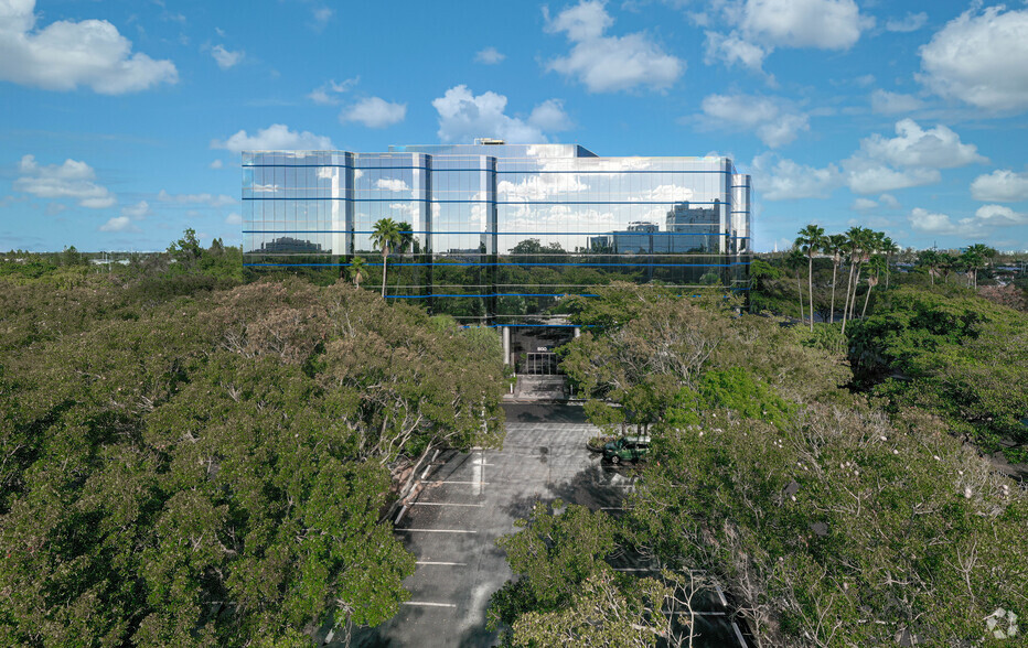 800 Corporate Dr, Fort Lauderdale, FL for rent - Building Photo - Image 3 of 7