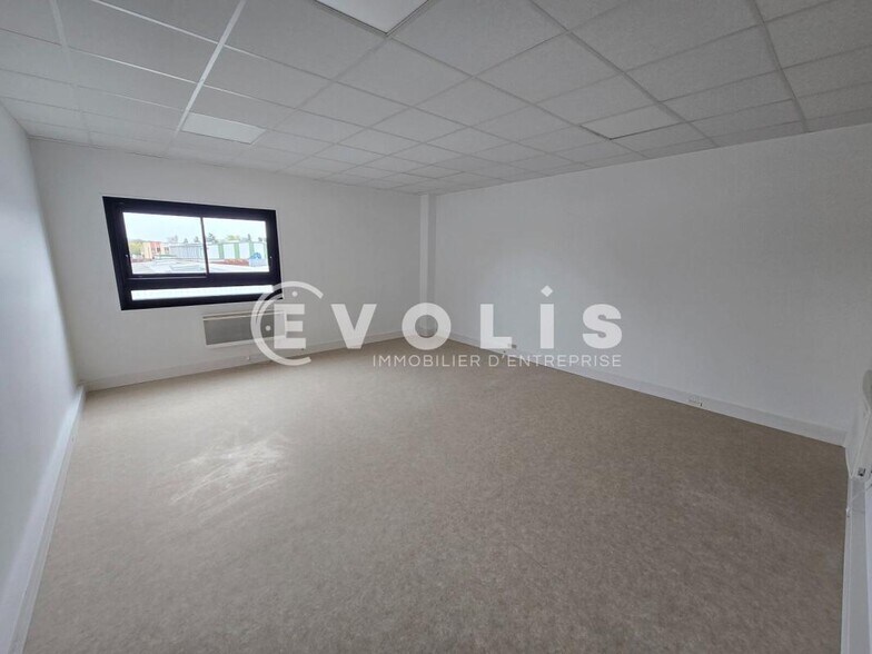 Office in Brétigny-sur-Orge to rent - Interior Photo - Image 3 of 7
