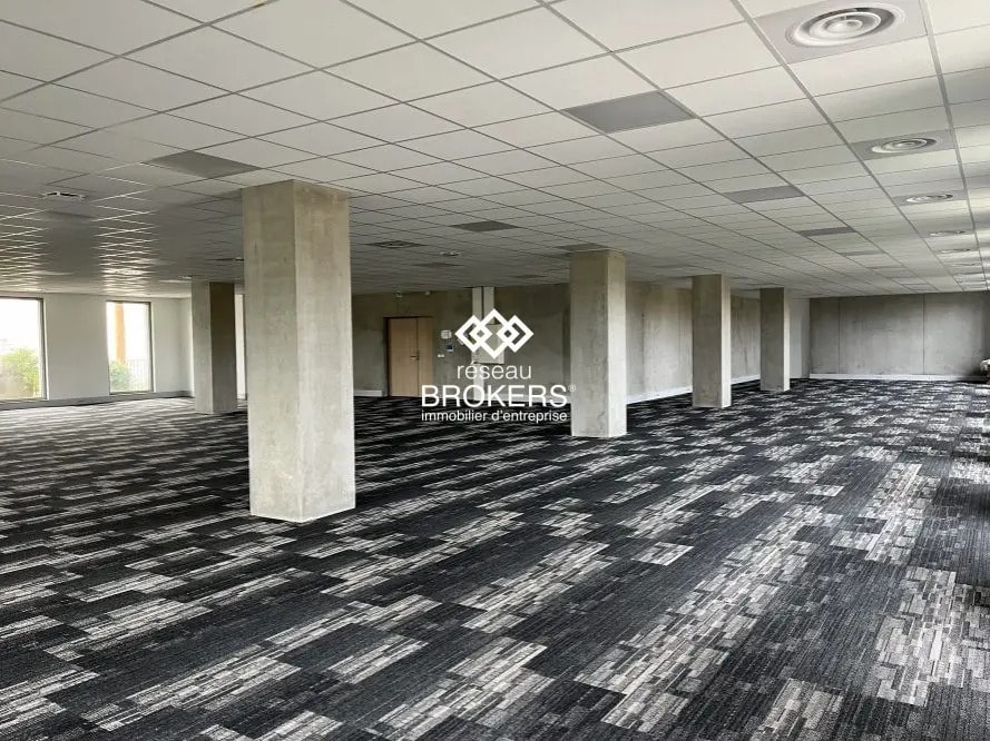 10 Bis Avenue Des Ftpf, Échirolles to rent Primary Photo- Image 1 of 52