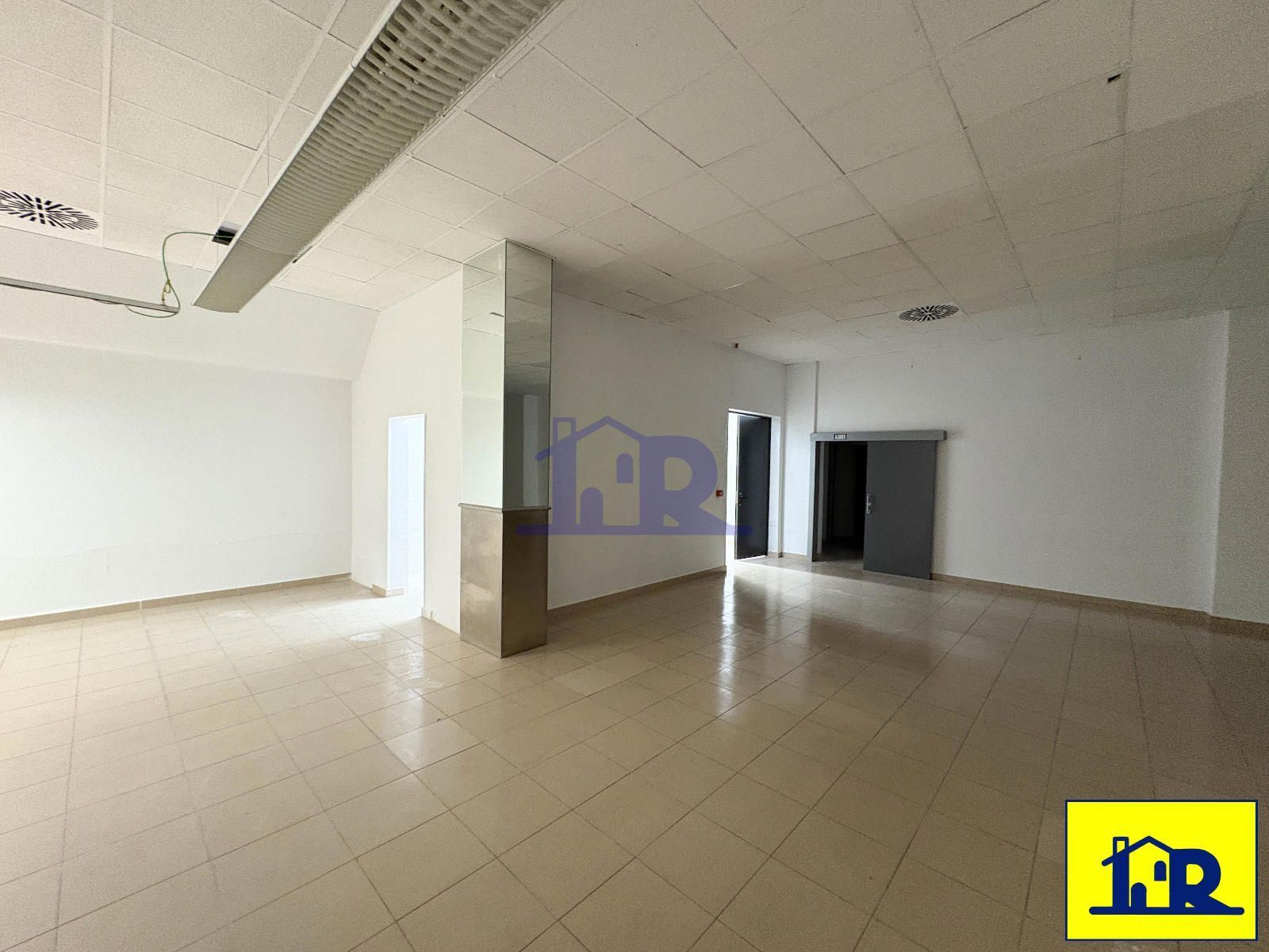 Retail in Cuenca, Cuenca to rent Interior Photo- Image 1 of 8