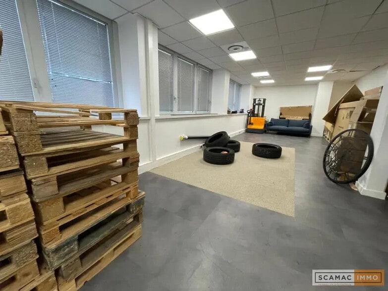 Industrial in Vélizy-Villacoublay to rent - Interior Photo - Image 2 of 9