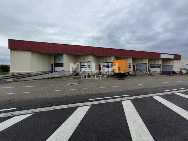 Industrial in Corbas to rent - Building Photo - Image 1 of 12
