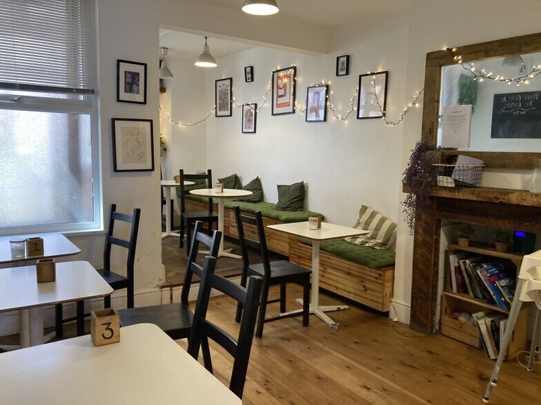 345 Sharrow Vale Rd, Sheffield to rent - Interior Photo - Image 2 of 5