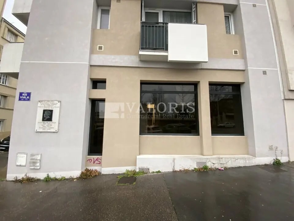 Retail in Lyon to rent Building Photo- Image 1 of 10