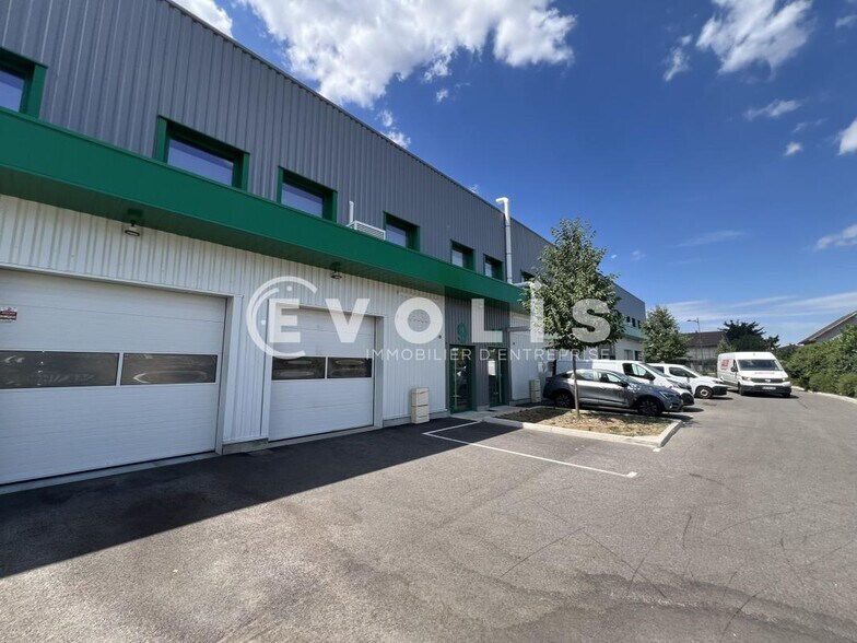 12 Rue Léopha, Mions to rent - Building Photo - Image 1 of 11